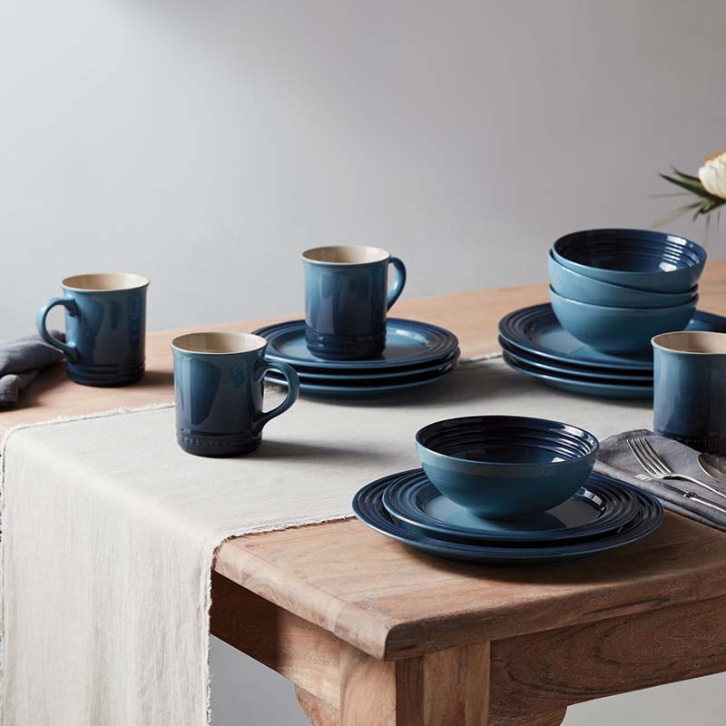 Ensemble de vaisselle classique 16 pièces avec tasses Ensemble de vaisselle classique 16 pièces avec tasses